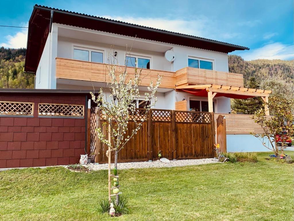שטיינדורף אם אוסיאכר סי Ferienwohnung Resi Mit Traumhaftem Seepanorama מראה חיצוני תמונה